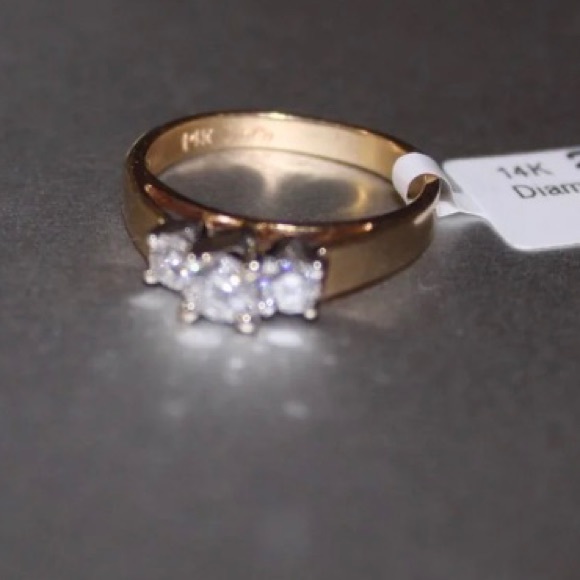 14k 3 Stone Diamond Ring - Picture 5 of 7